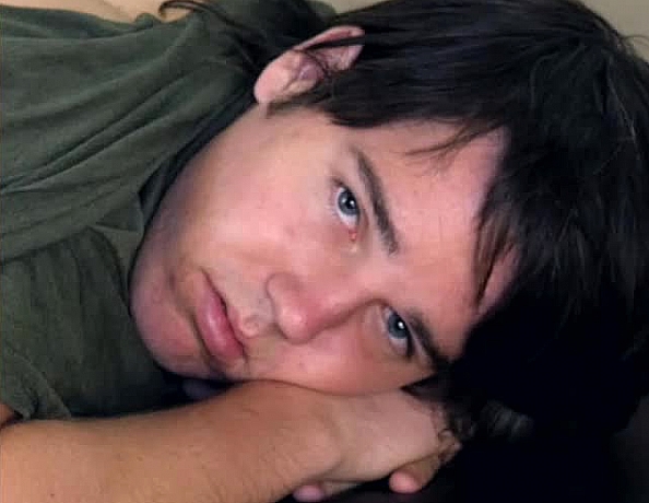 160807102-defiling-chris