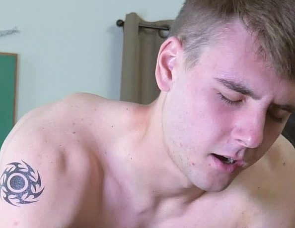 170420101-parkers-first-gay-blowjob