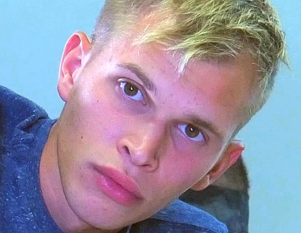 190627103-dustins-first-gay-blowjob