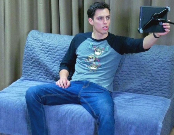 200203103-gil-jerking-off