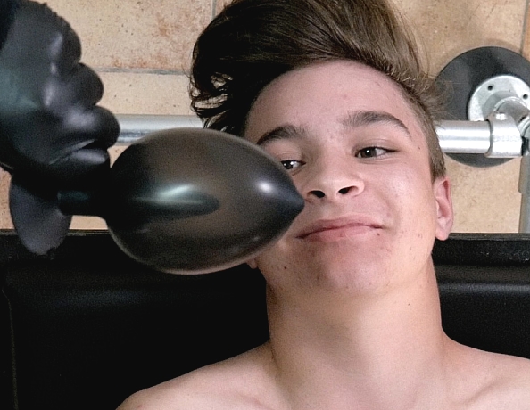 210507102-russell-and-the-inflatable-butt-plug