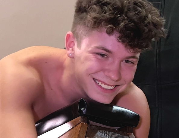 220810102-tickling-drake