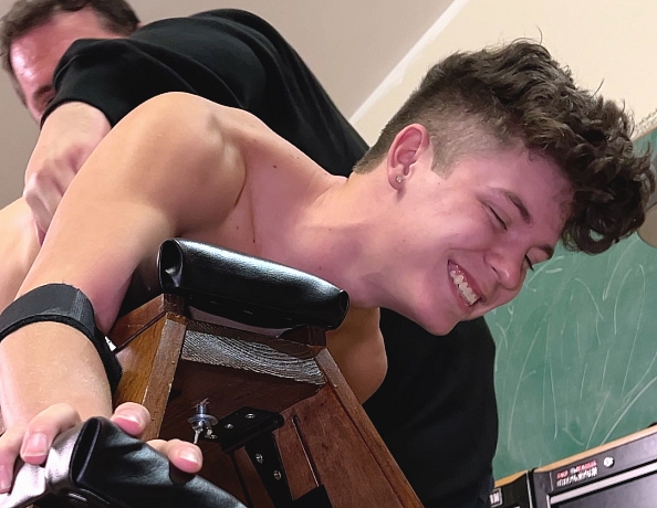 220810102-tickling-drake