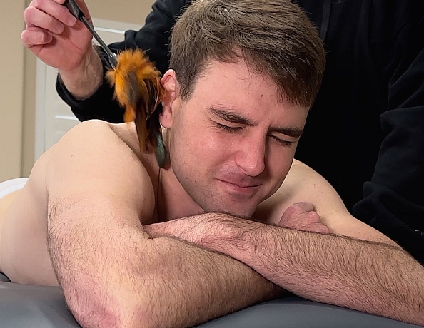 251221101-tickling-parker